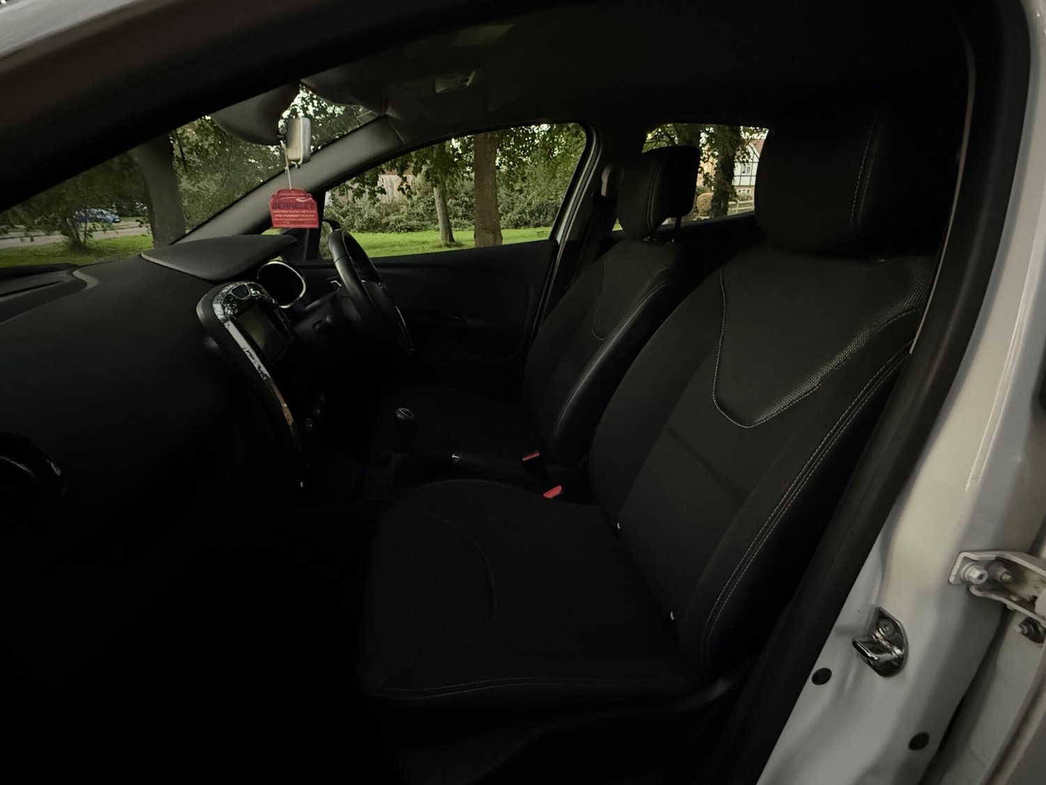 Used Renault Clio 2013 for sale - 76083835: Photo 32