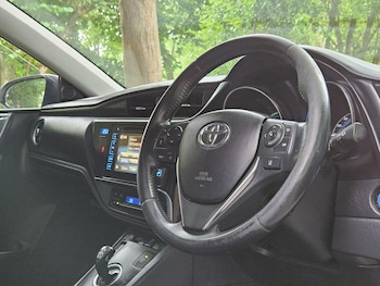 Used Toyota Auris 2019 for sale - 76239959: Photo 2