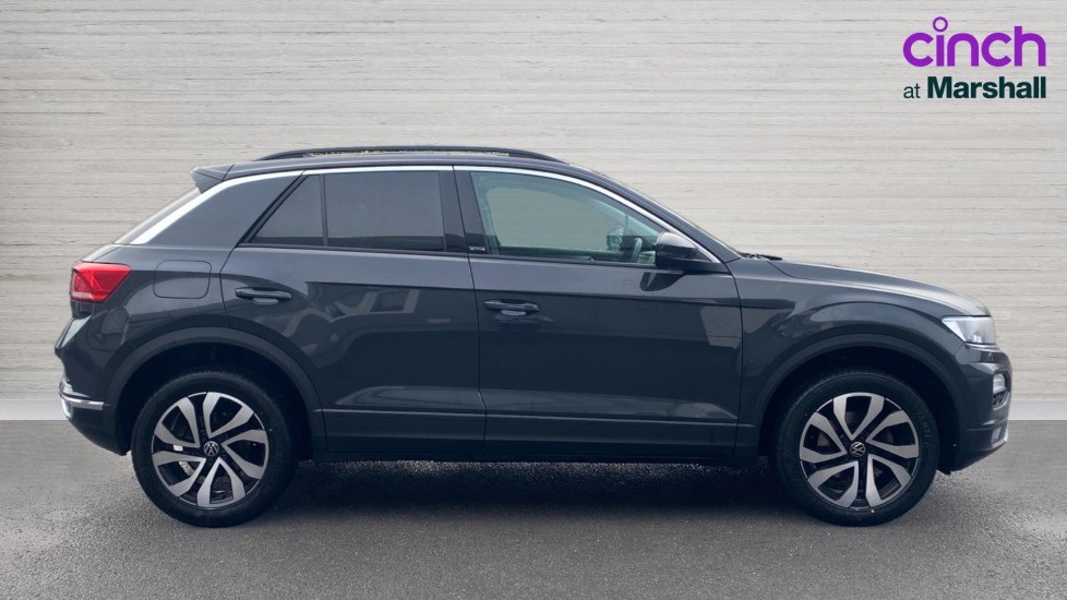 Used Volkswagen T-Roc 2021 for sale - 76872801: Photo 2