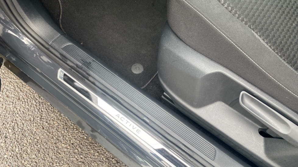 Used Volkswagen T-Roc 2021 for sale - 76872801: Photo 39