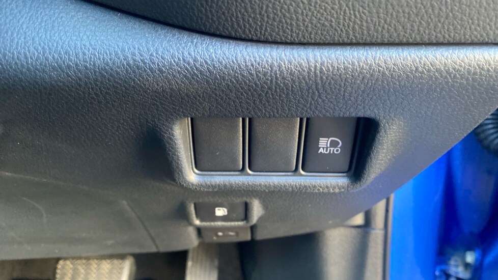 Used Toyota C-HR 2022 for sale - 76872129: Photo 44