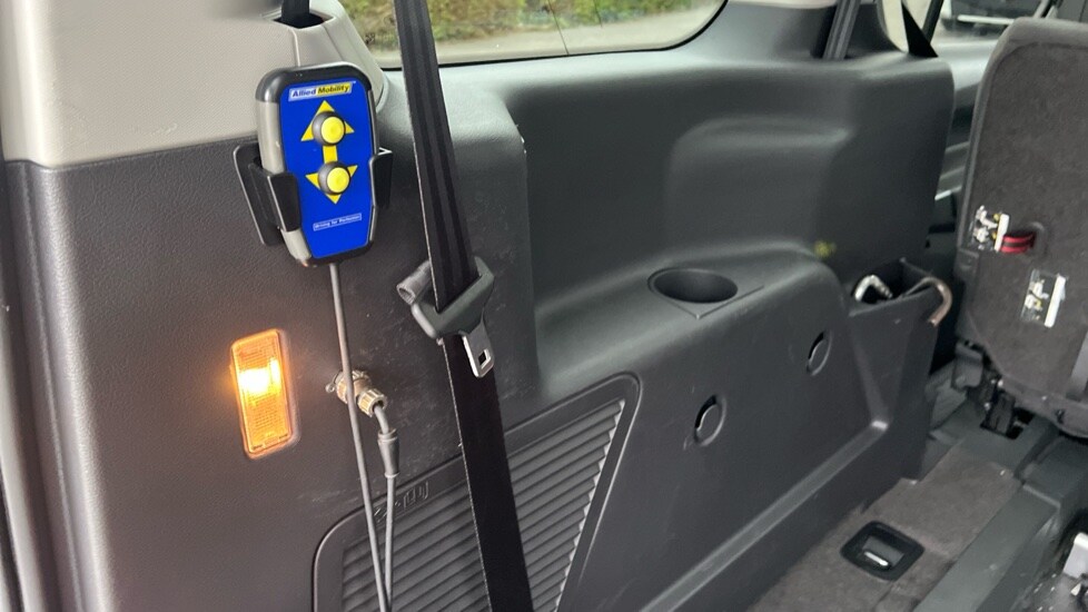 Used Ford Grand Tourneo Connect 2017 for sale - 76871012: Photo 38