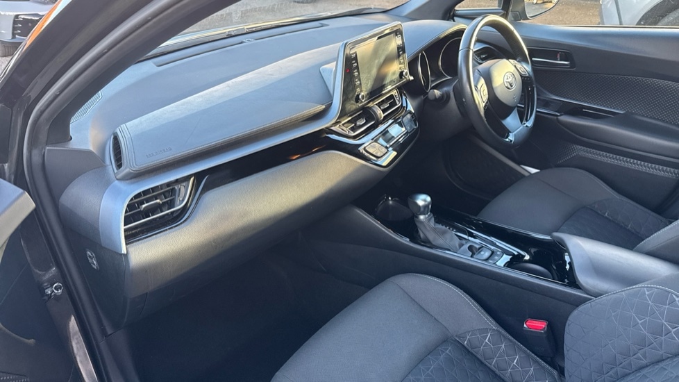 Used Toyota C-HR 2021 for sale - 76872417: Photo 10