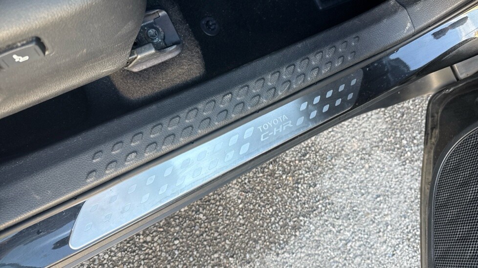 Used Toyota C-HR 2021 for sale - 76872417: Photo 36