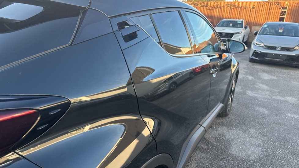 Used Toyota C-HR 2021 for sale - 76872417: Photo 46