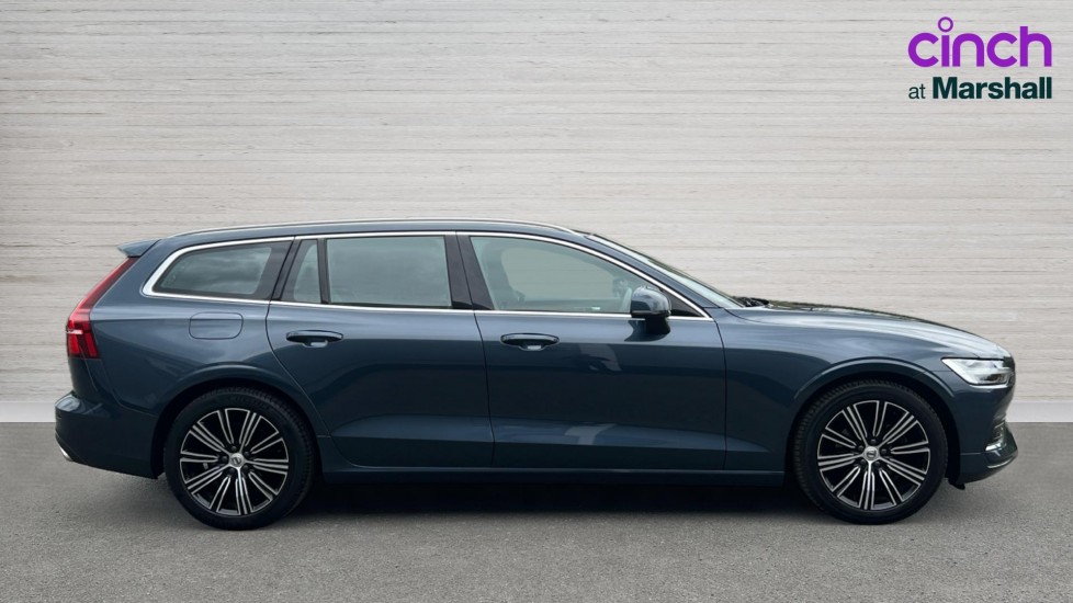 Used Volvo V60 2022 for sale - 76869155: Photo 2