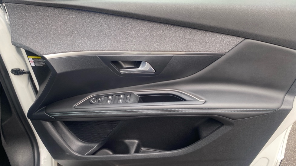 Used Peugeot 3008 2022 for sale - 76872811: Photo 32