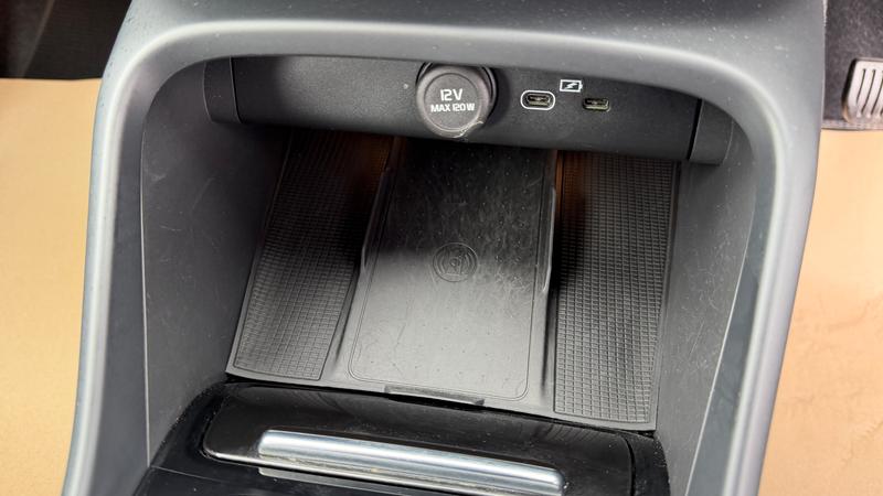 Used Volvo XC40 2023 for sale - 78206130: Photo 28