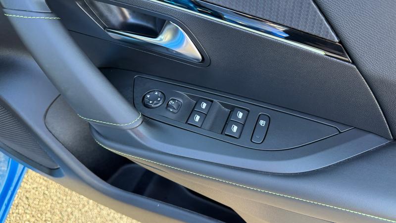 Used Peugeot 2008 2023 for sale - 77339854: Photo 12