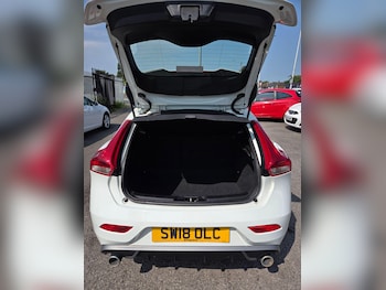 Used Volvo V40 2018 for sale - 75378289: Photo