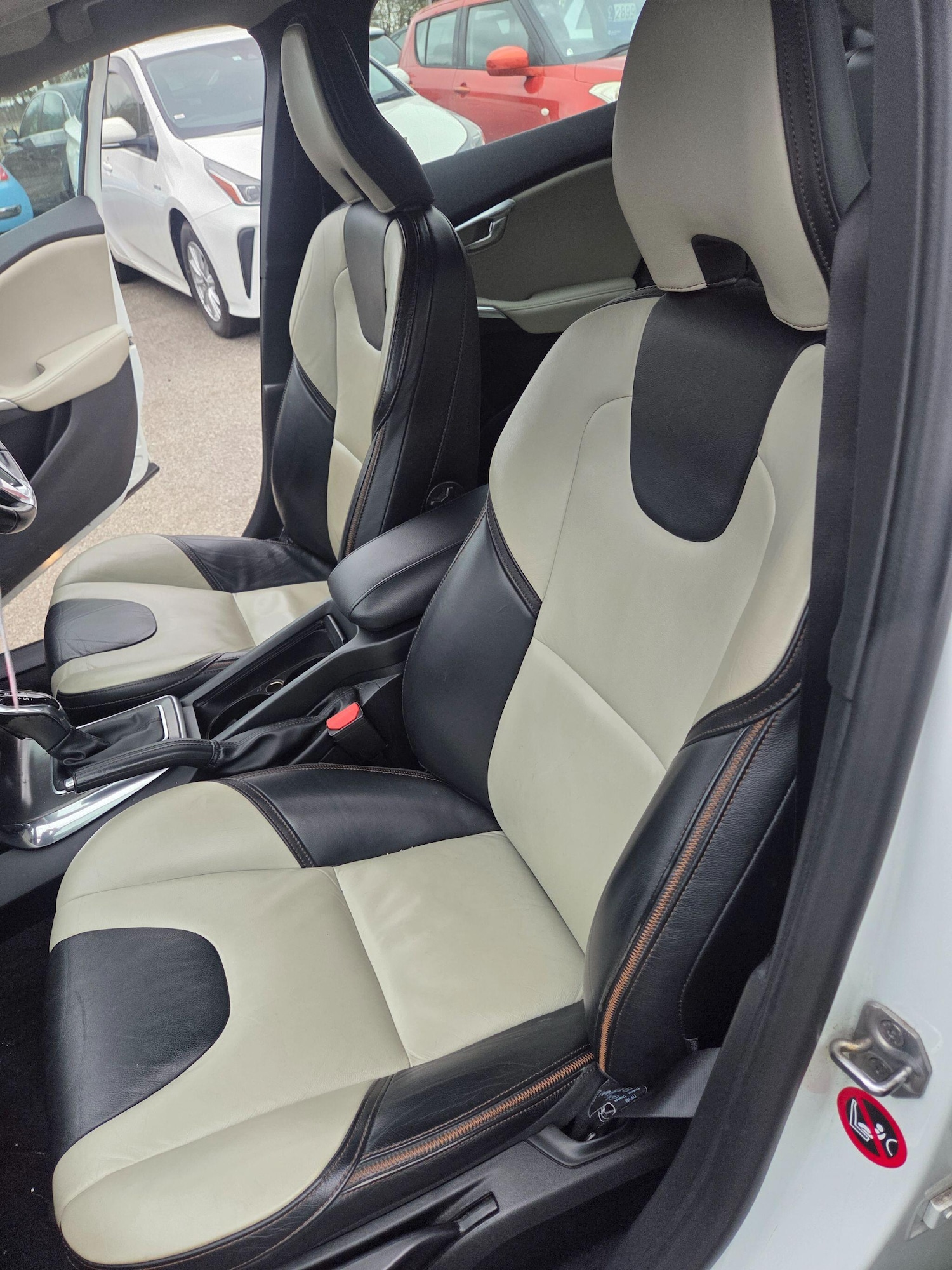 Used Volvo V40 2013 for sale - 78062604: Photo 10