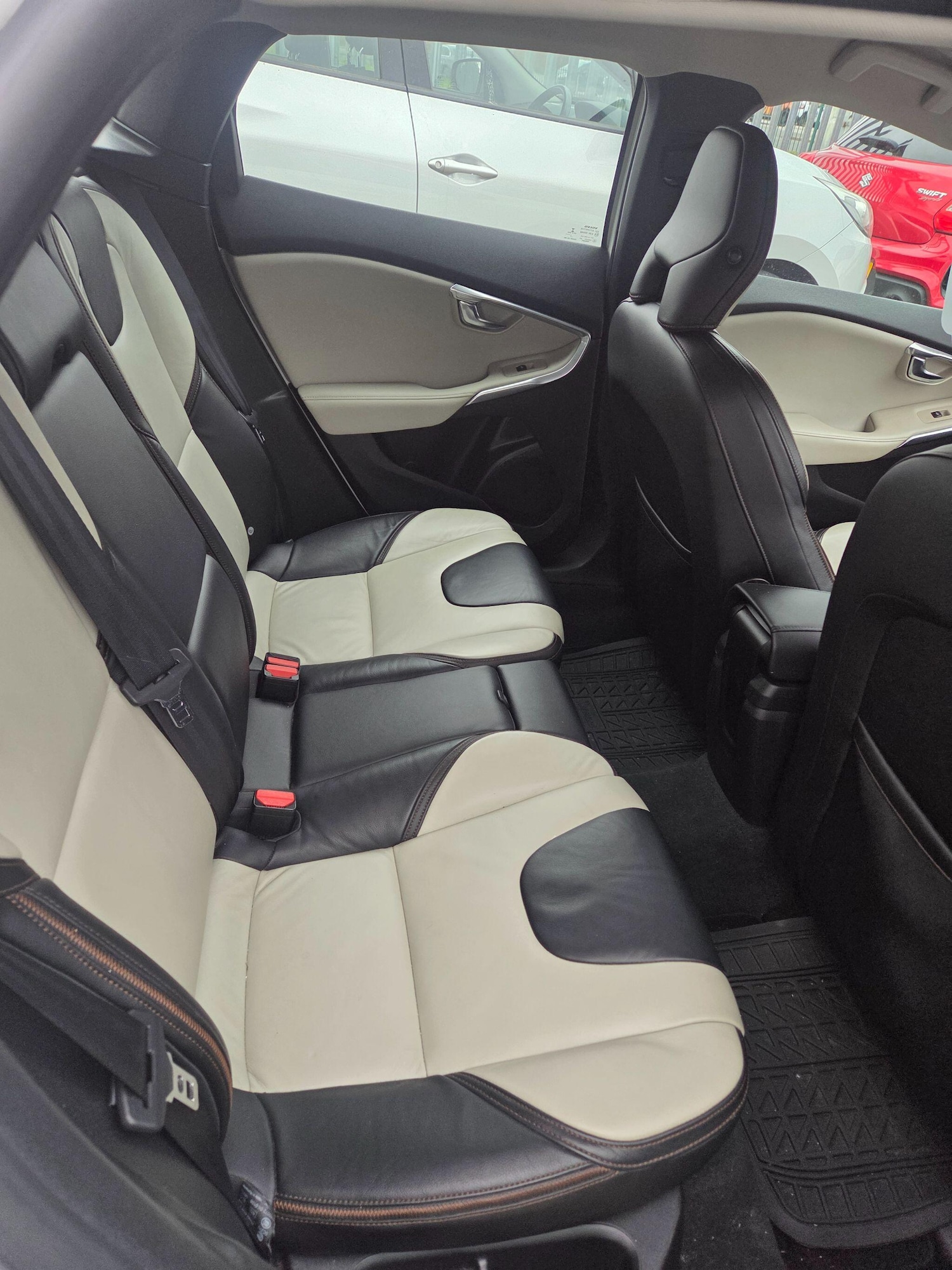 Used Volvo V40 2013 for sale - 78062604: Photo 8