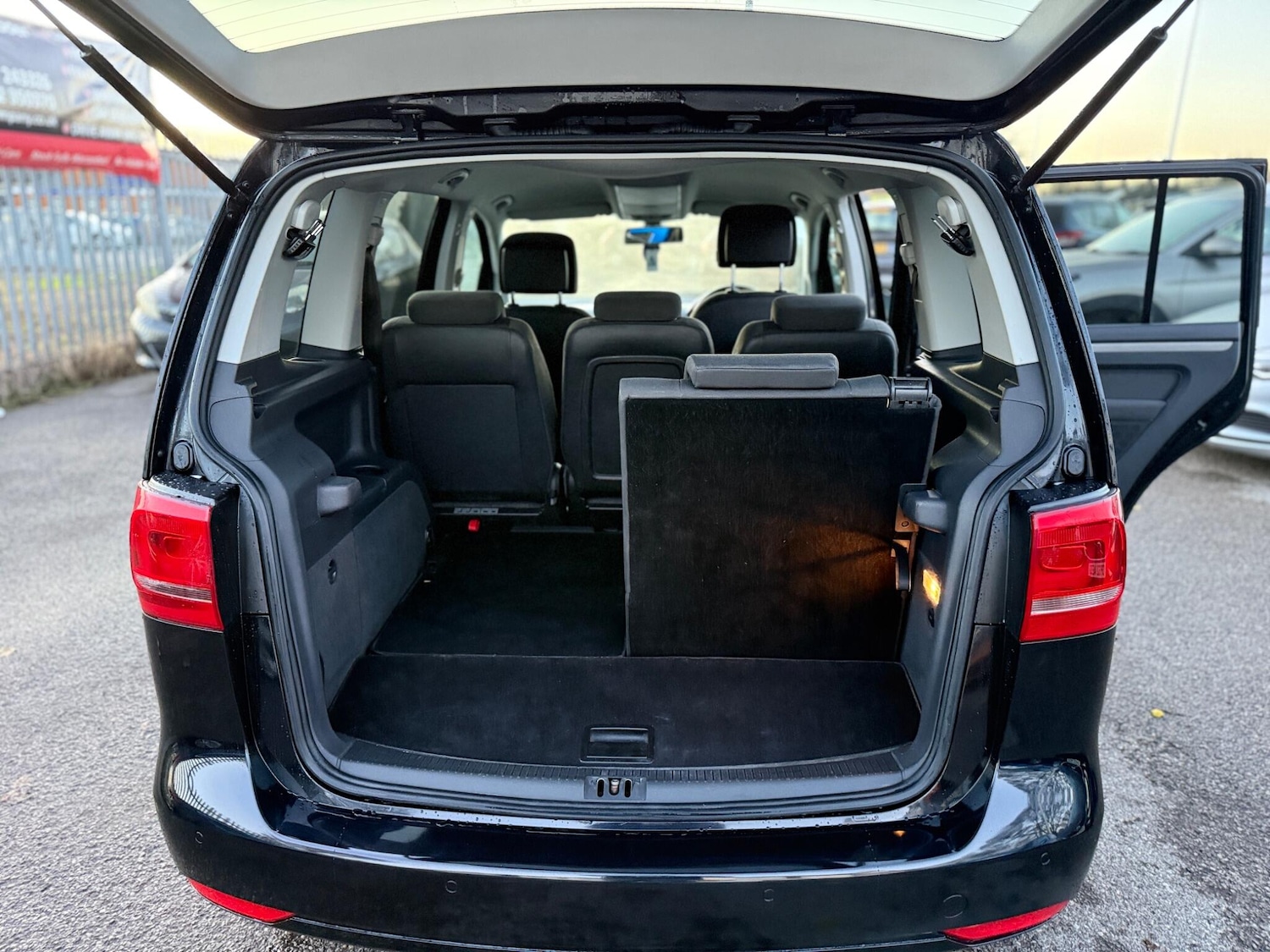 Used Volkswagen Touran 2014 for sale - 76839761: Photo 17