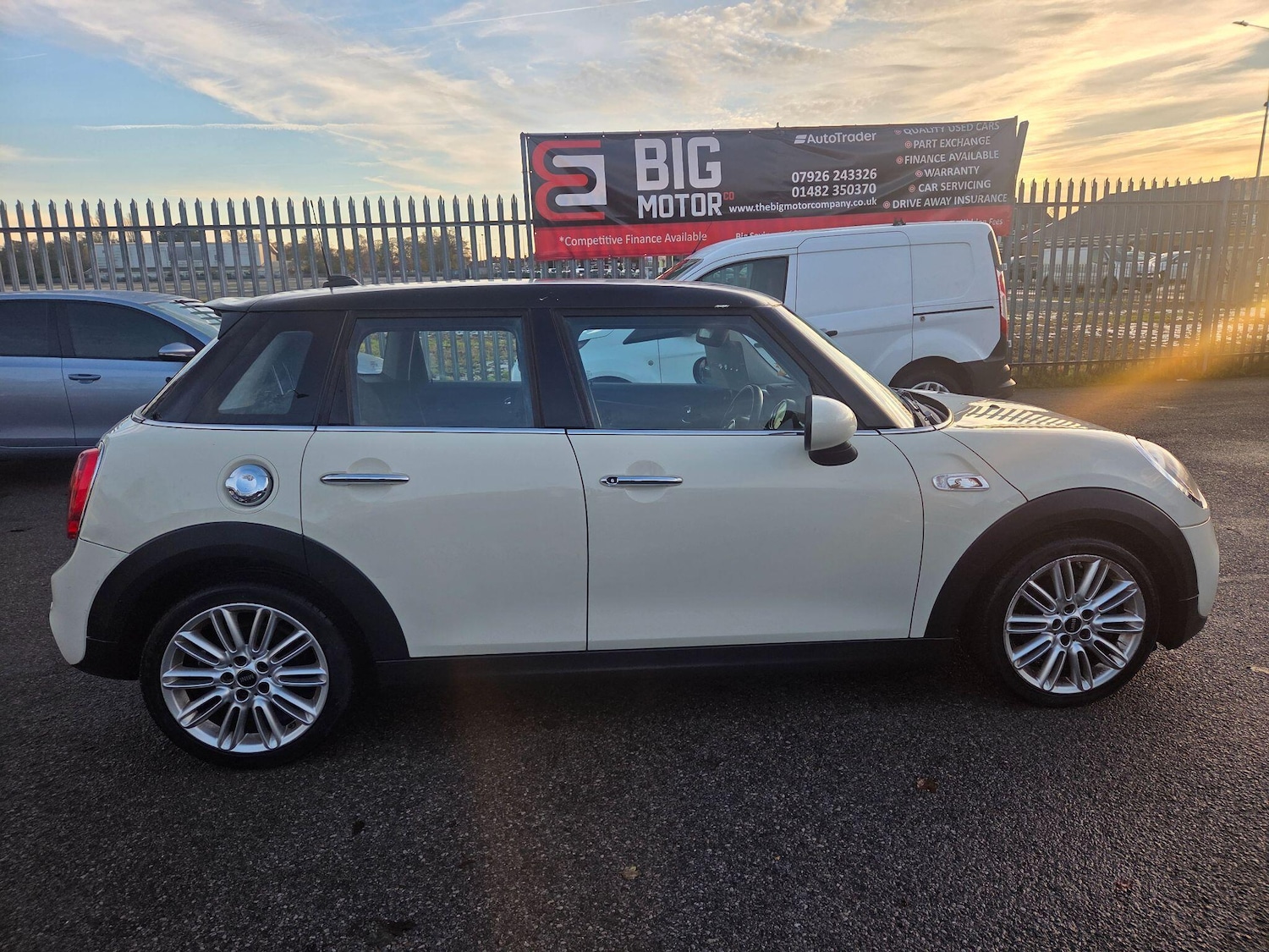 Used MINI Hatch 2015 for sale - 76850102: Photo 2