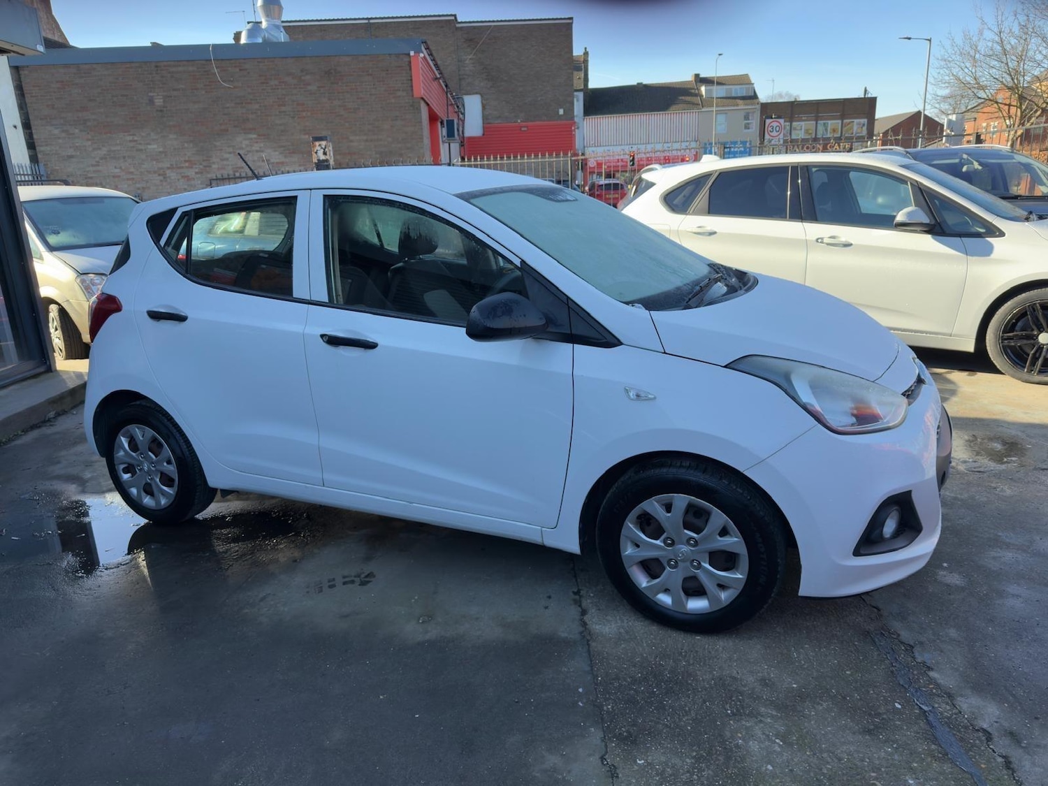 Used Hyundai i10 2015 for sale - 77565099: Photo 2
