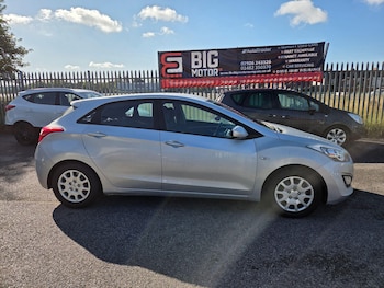 Used Hyundai i30 2015 for sale - 76043142: Photo 2