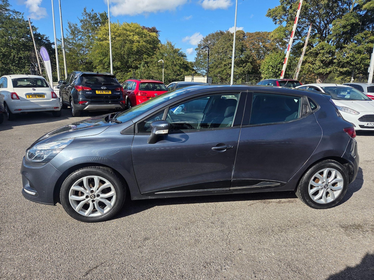 Used Renault Clio 2017 for sale - 76608524: Photo 6
