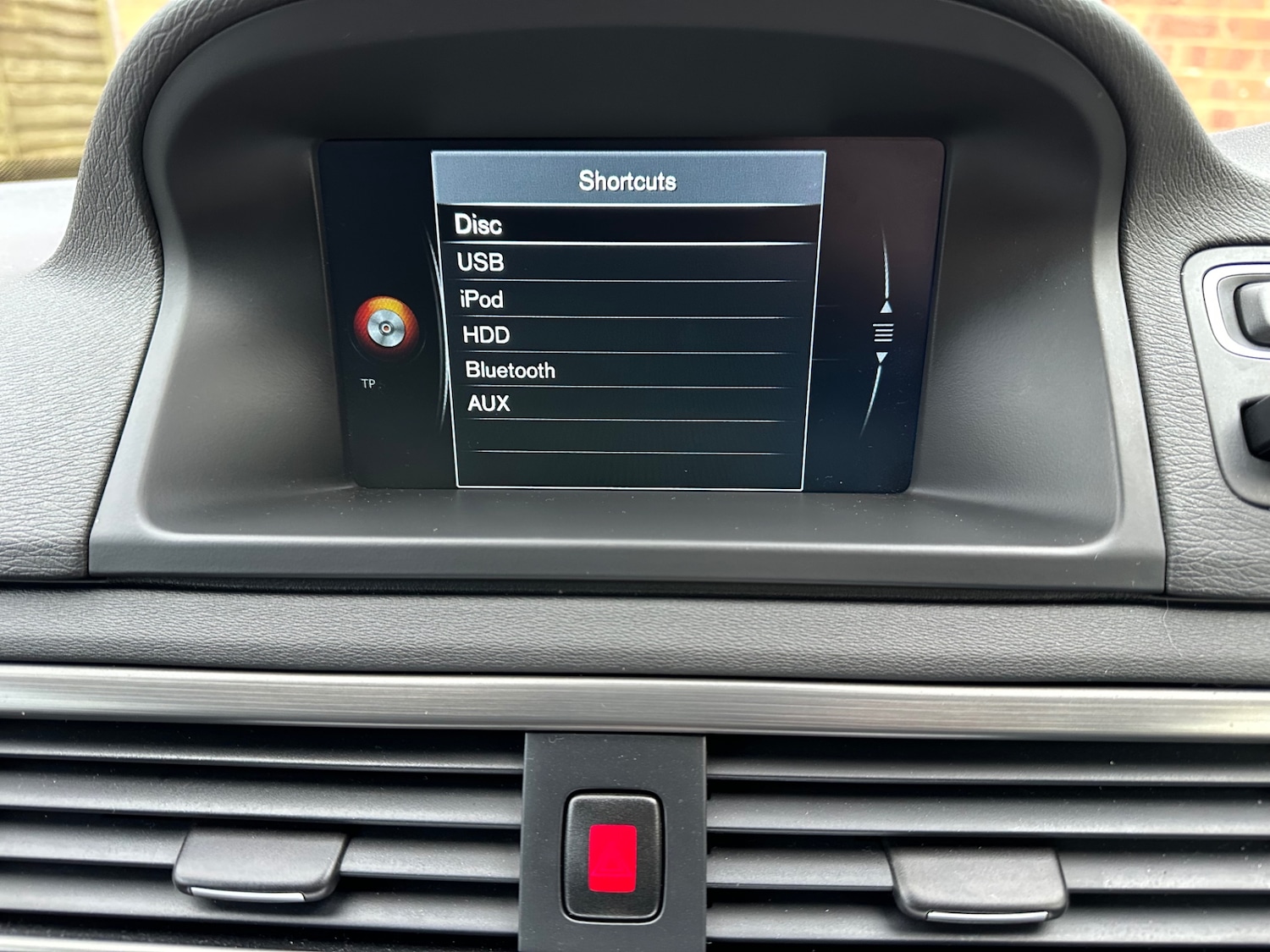 Used Volvo XC70 2015 for sale - 77472800: Photo 20