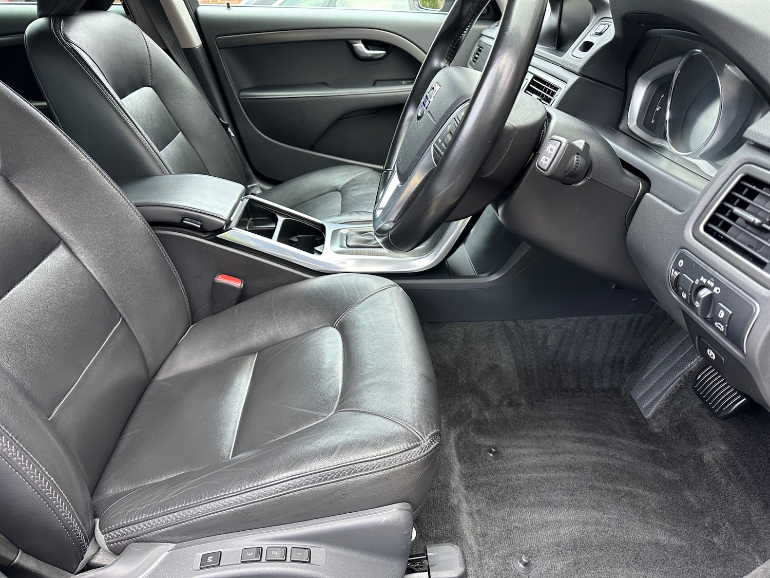 Used Volvo XC70 2015 for sale - 77472800: Photo 8