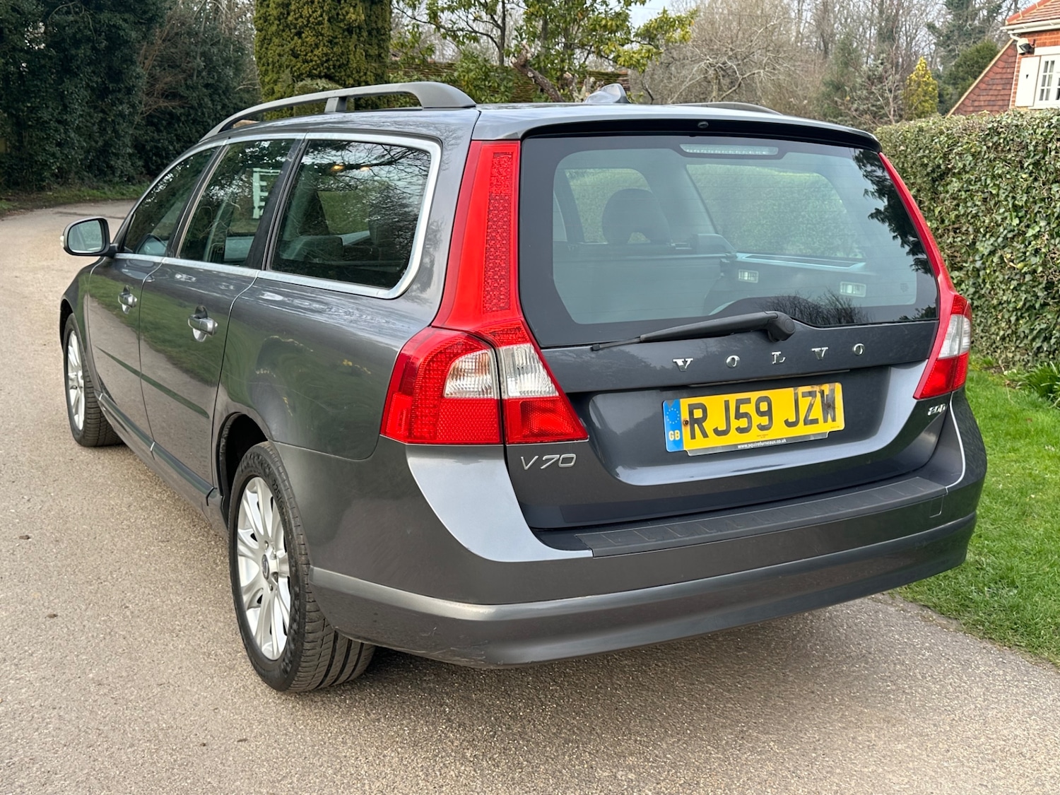 Used Volvo V70 2010 for sale - 77763136: Photo 3