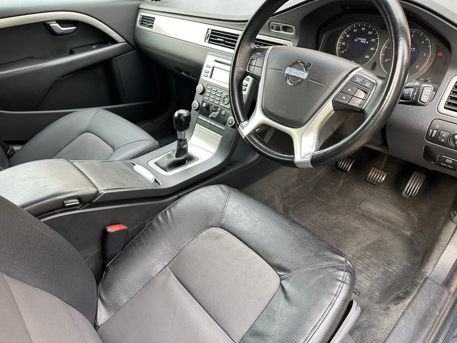 Used Volvo V70 2010 for sale - 77763136: Photo 7