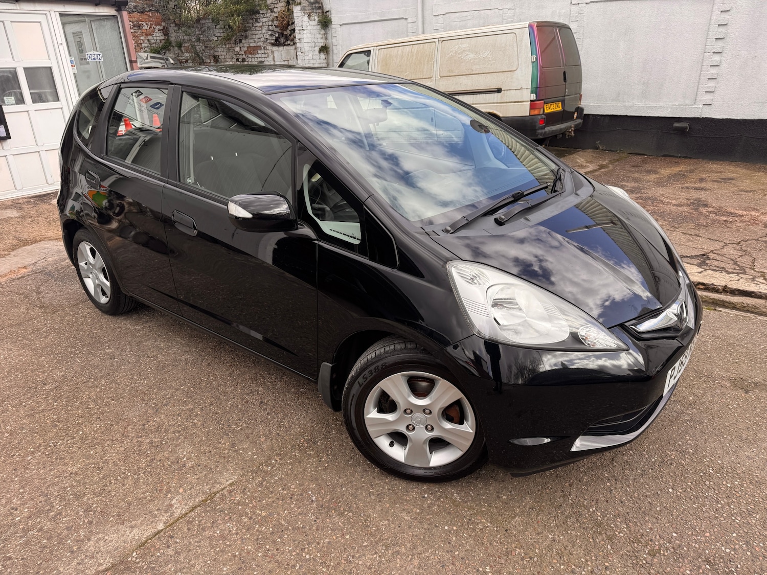 Used Honda Jazz 2009 for sale - 78151019: Photo 2