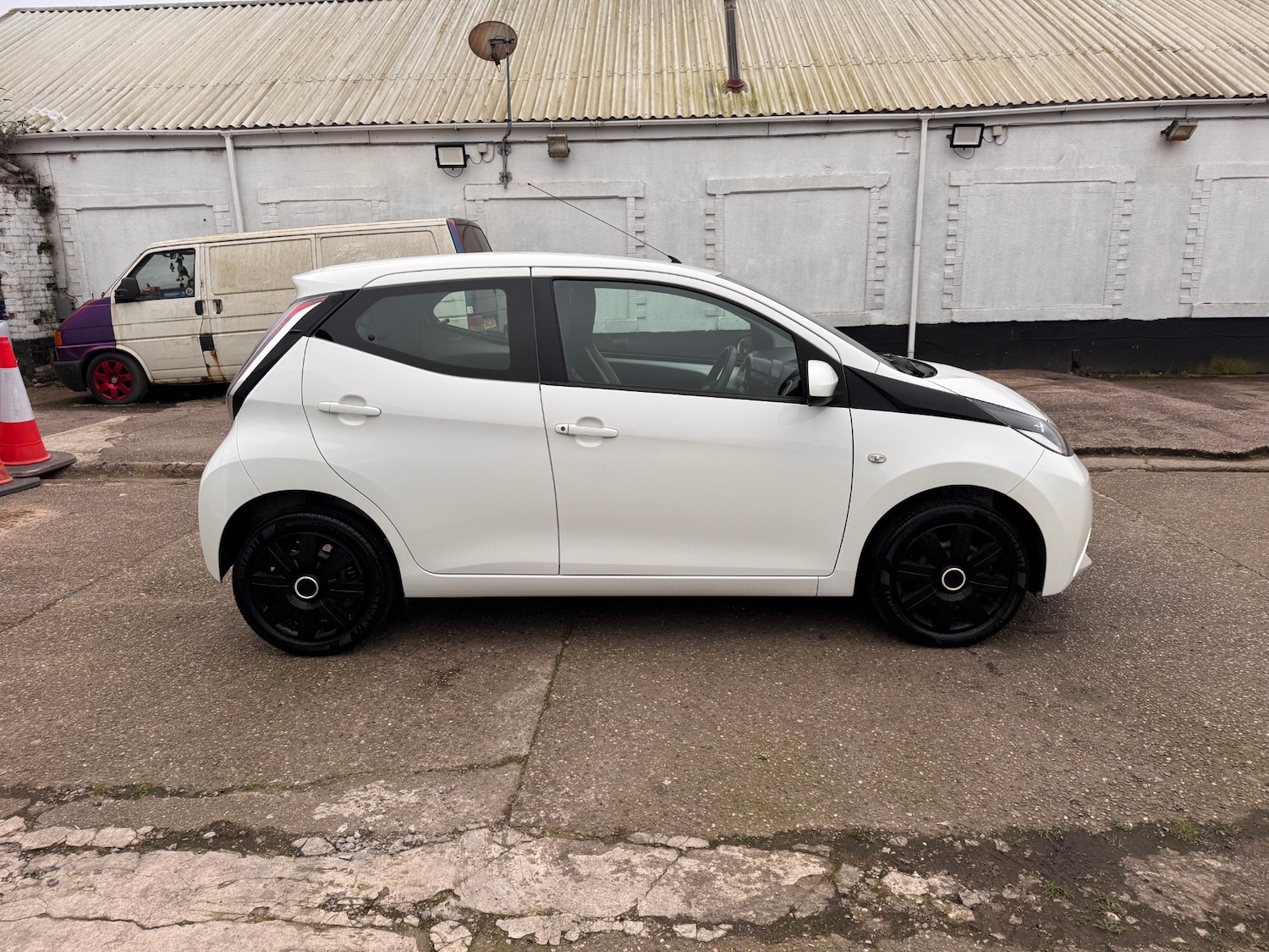Used Toyota AYGO 2015 for sale - 77896720: Photo 10