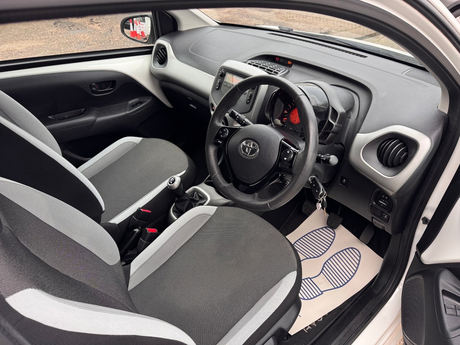 Used Toyota AYGO 2015 for sale - 77896720: Photo 12