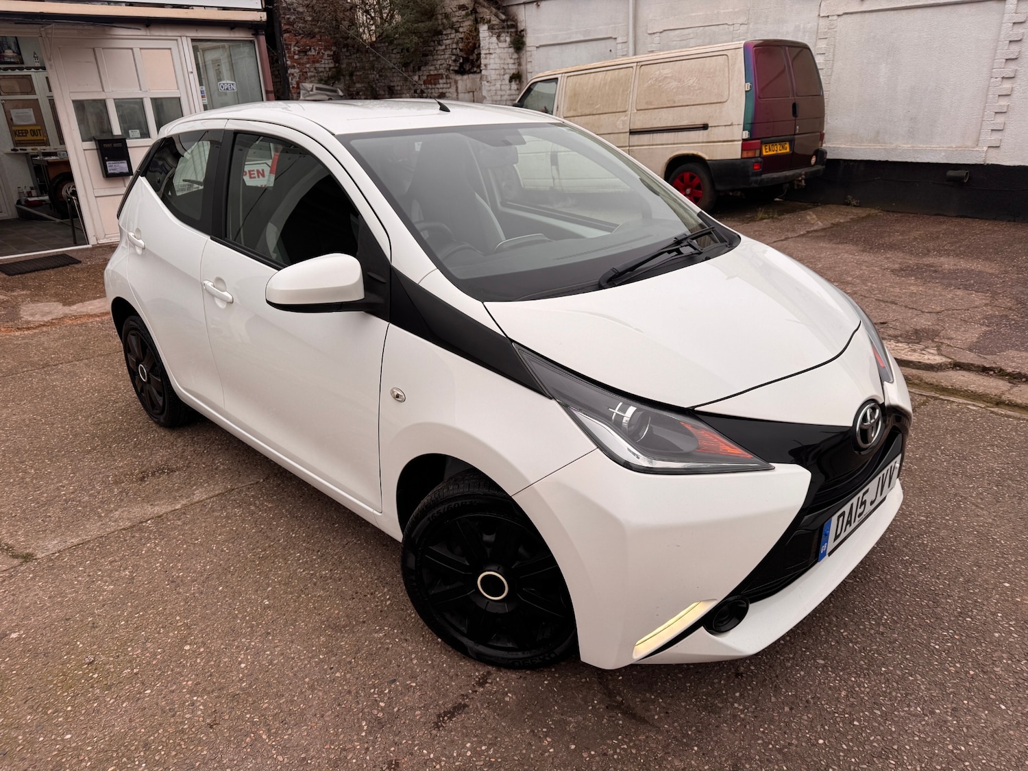 Used Toyota AYGO 2015 for sale - 77896720: Photo 2