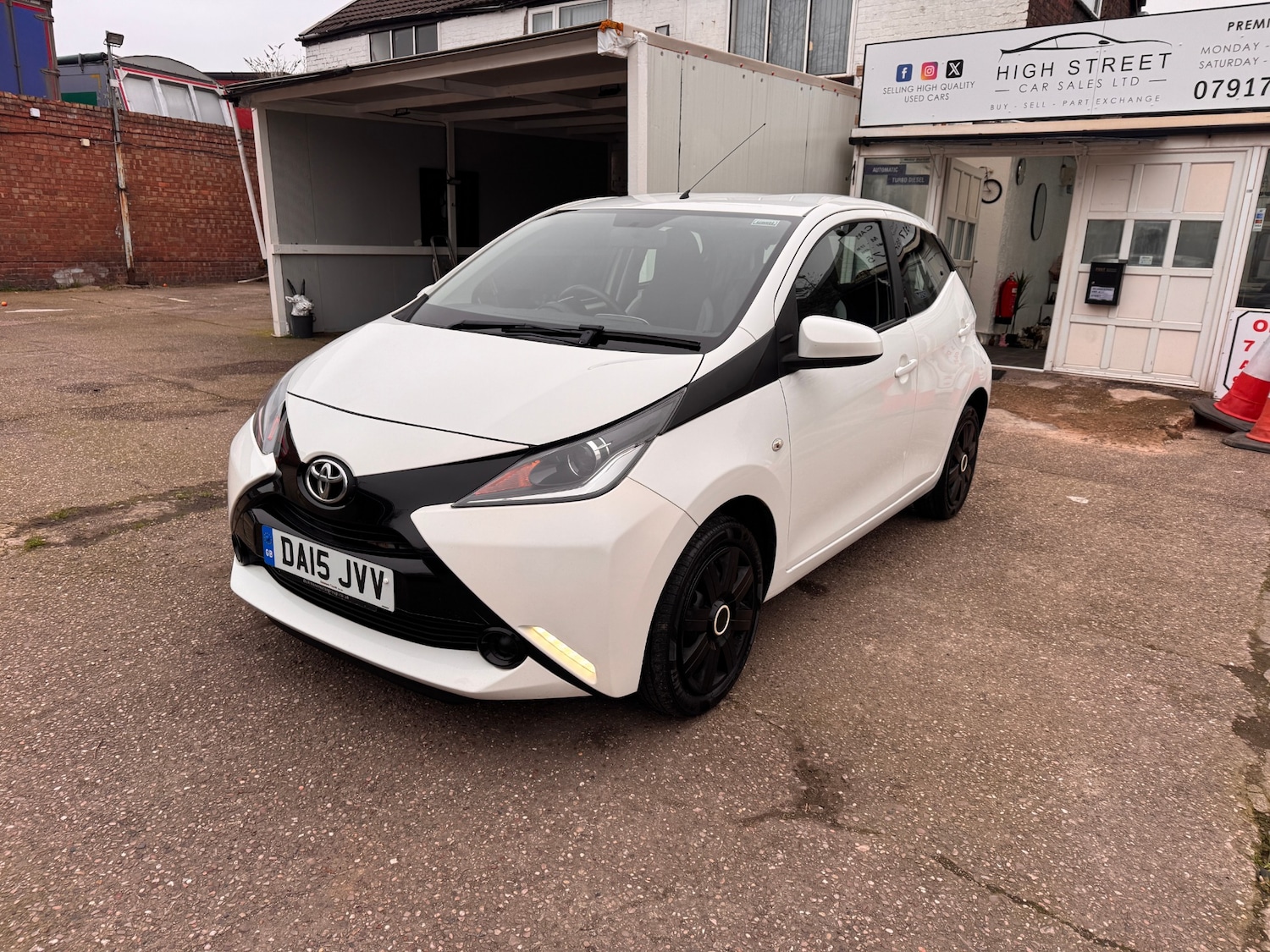 Used Toyota AYGO 2015 for sale - 77896720: Photo 4