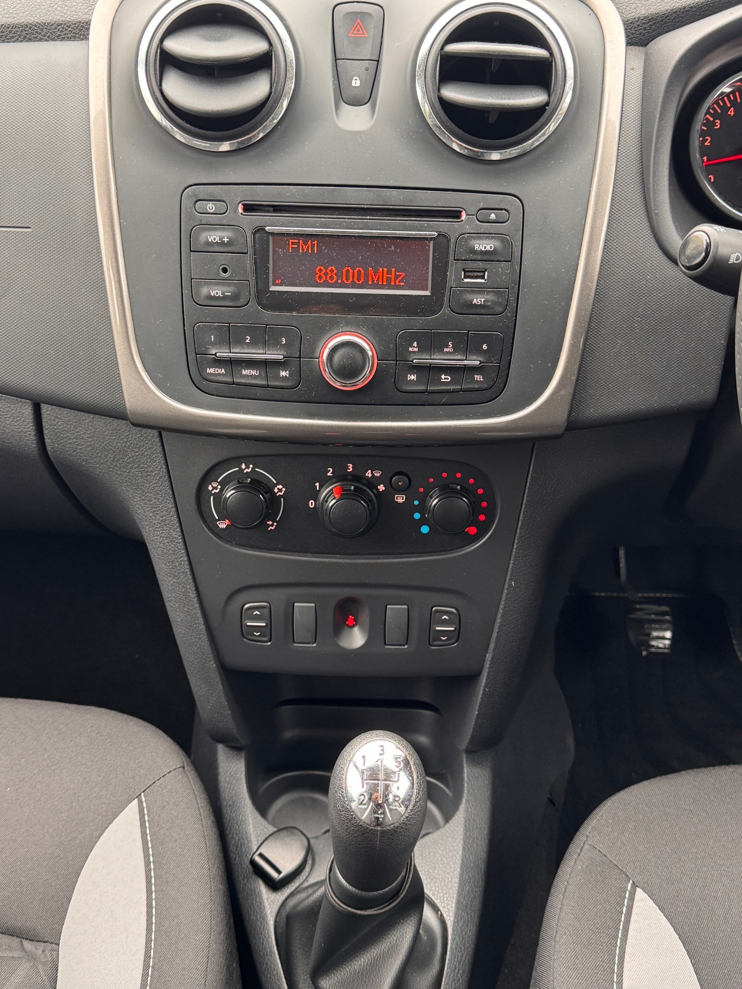 Used Dacia Sandero Stepway 2015 for sale - 77896747: Photo 16