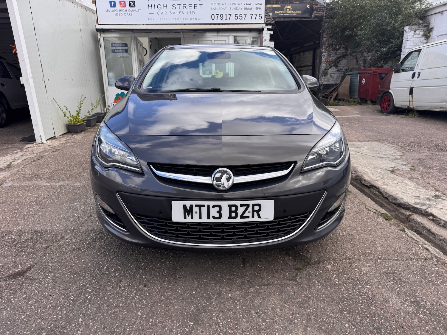 Used Vauxhall Astra 2013 for sale - 77896802: Photo 2