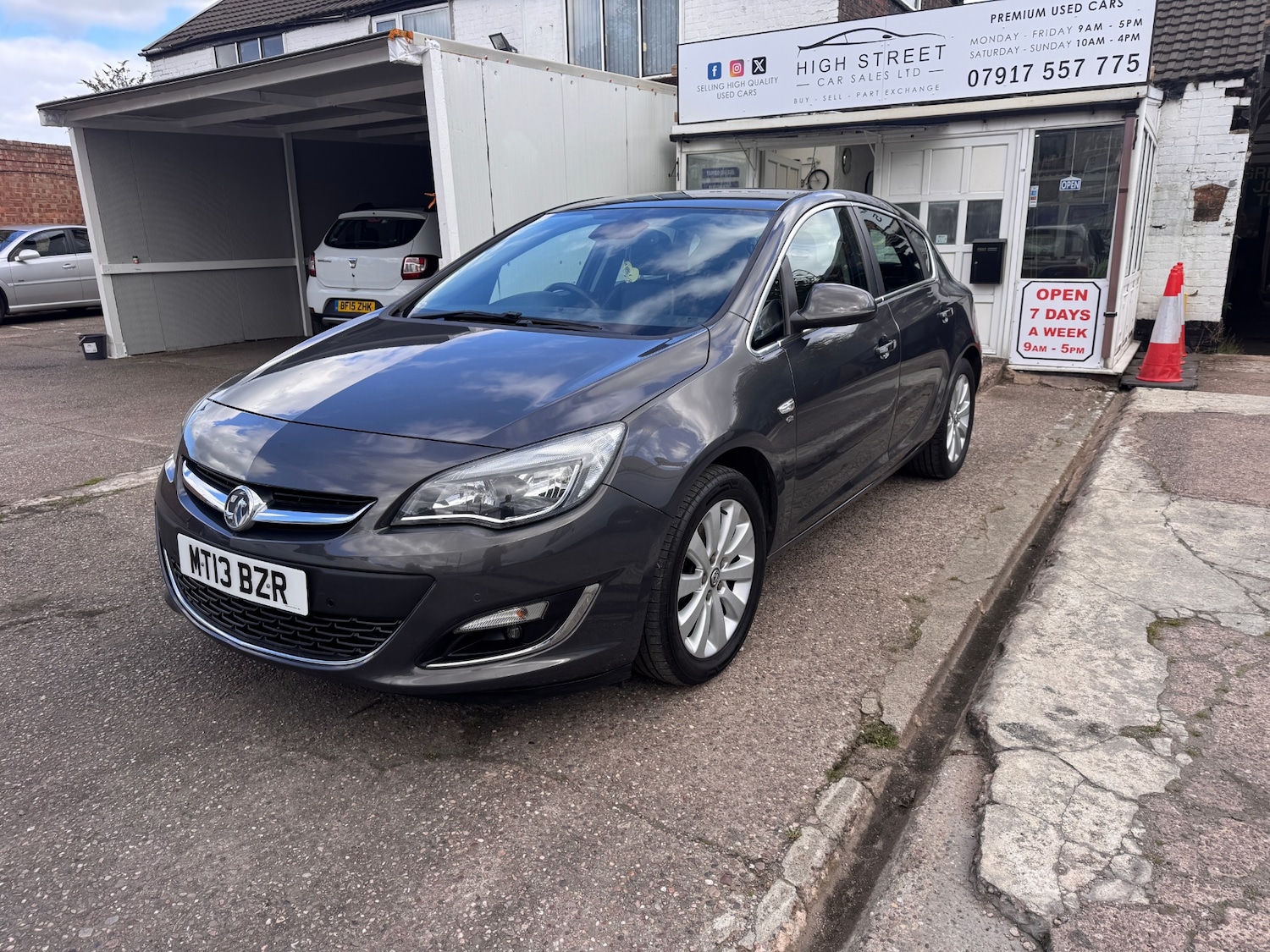 Used Vauxhall Astra 2013 for sale - 77896802: Photo 3