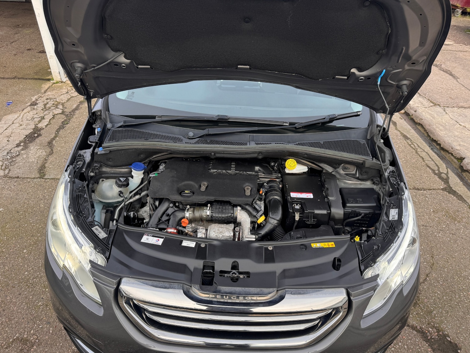 Used Peugeot 2008 2015 for sale - 77896755: Photo 10