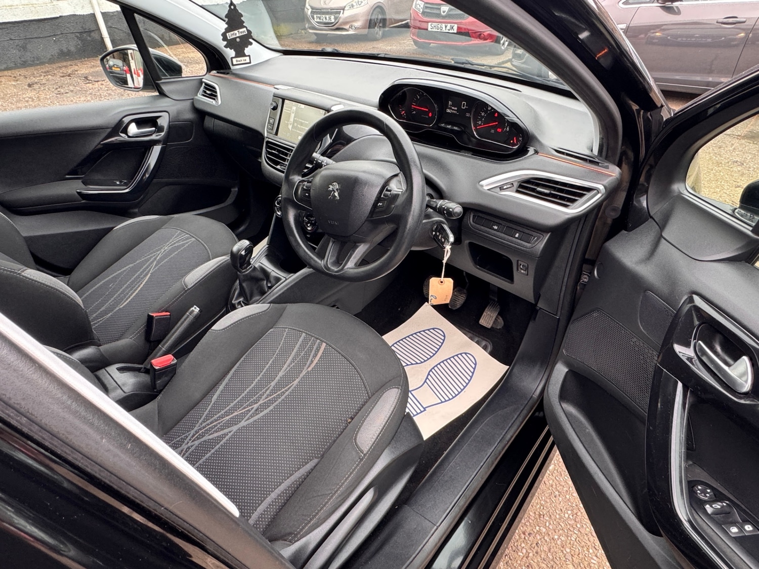 Used Peugeot 208 2014 for sale - 77896752: Photo 10