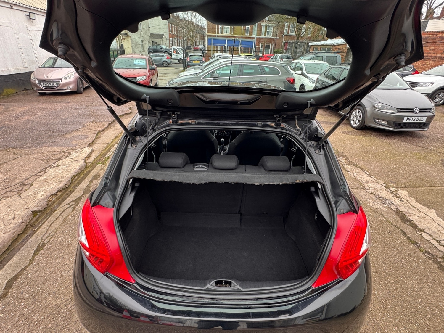 Used Peugeot 208 2014 for sale - 77896752: Photo 18