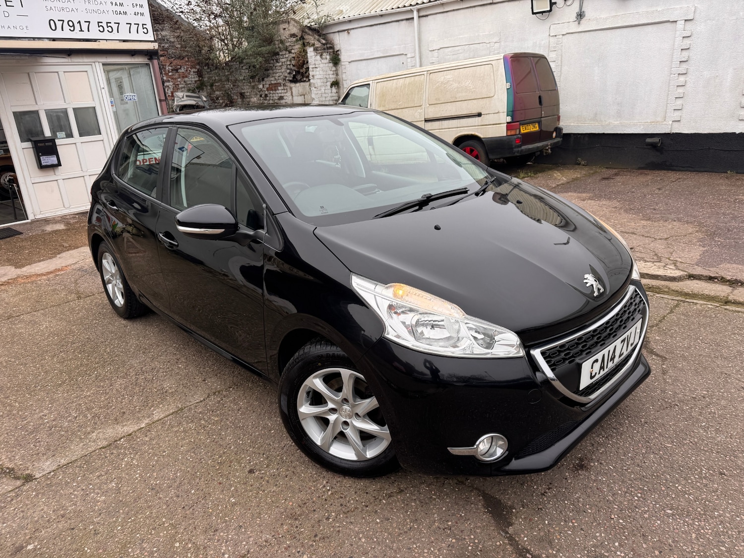 Used Peugeot 208 2014 for sale - 77896752: Photo 2