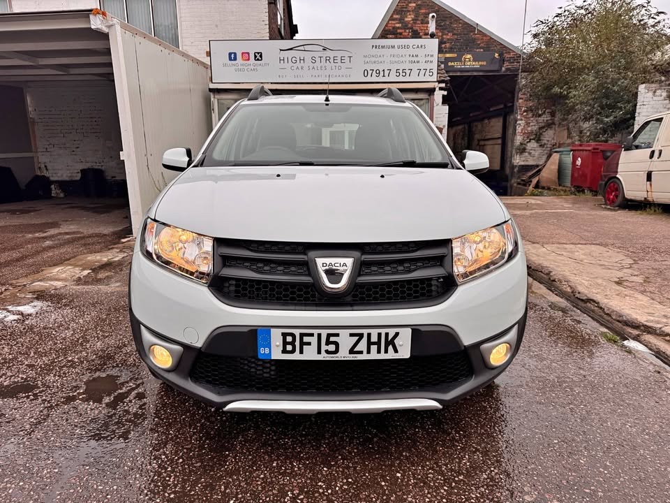 Used Dacia Sandero Stepway 2015 for sale - 77395343: Photo 2
