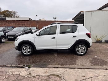 Used Dacia Sandero Stepway 2015 for sale - 77395343: Photo