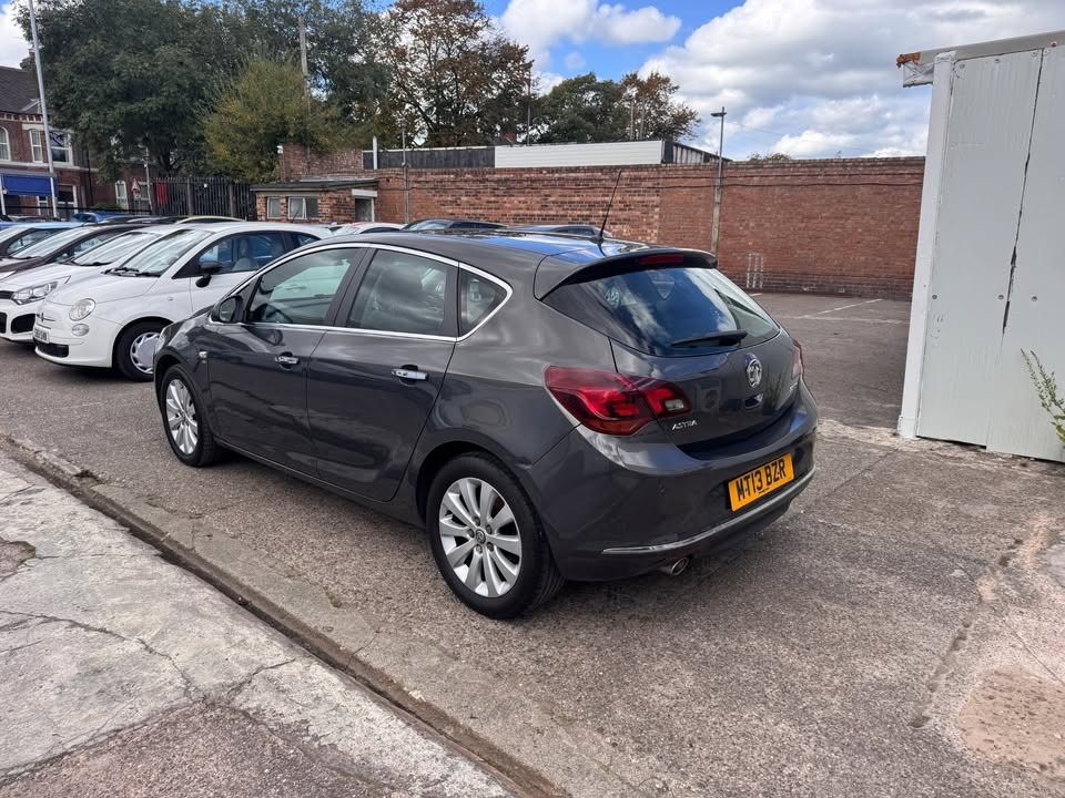 Used Vauxhall Astra 2013 for sale - 77395302: Photo 5