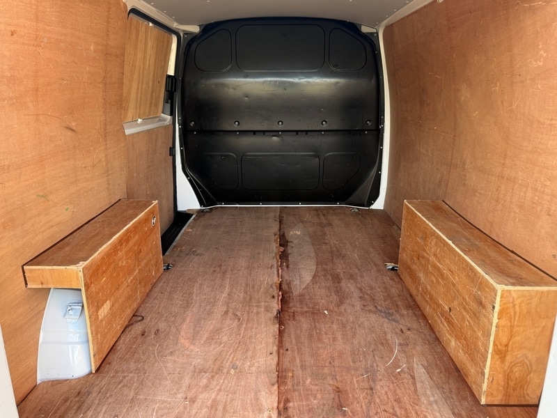 Used Volkswagen Transporter 2018 for sale - 77776300: Photo 12