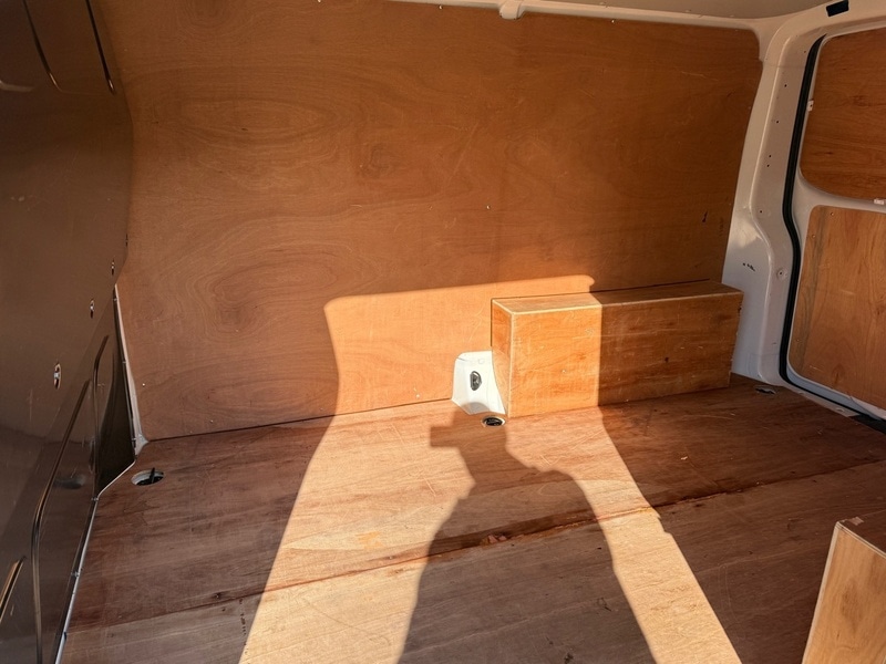 Used Volkswagen Transporter 2018 for sale - 77776300: Photo 13