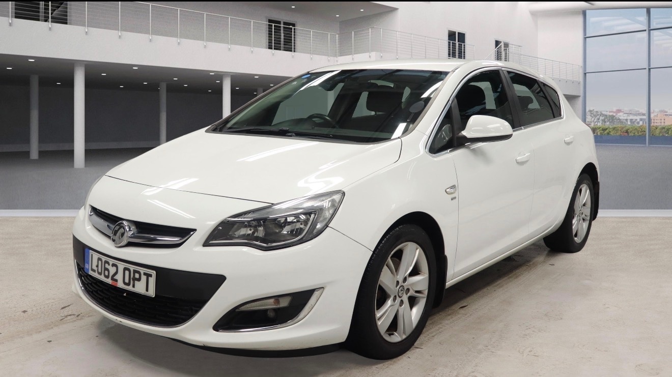 Used Vauxhall Astra 2013 for sale - 77011877: Photo 2