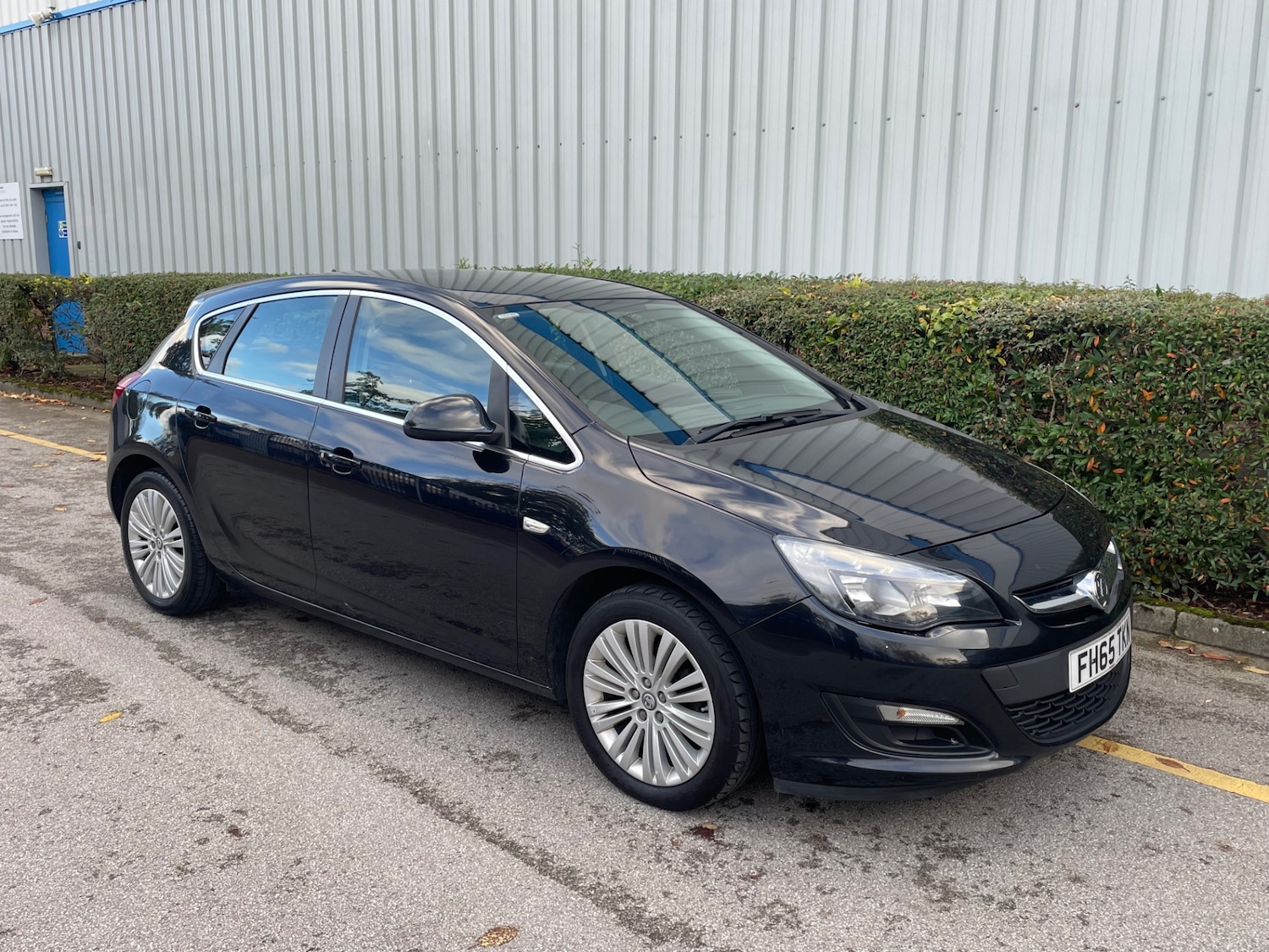 Used Vauxhall Astra 2015 for sale - 76428790: Photo 2