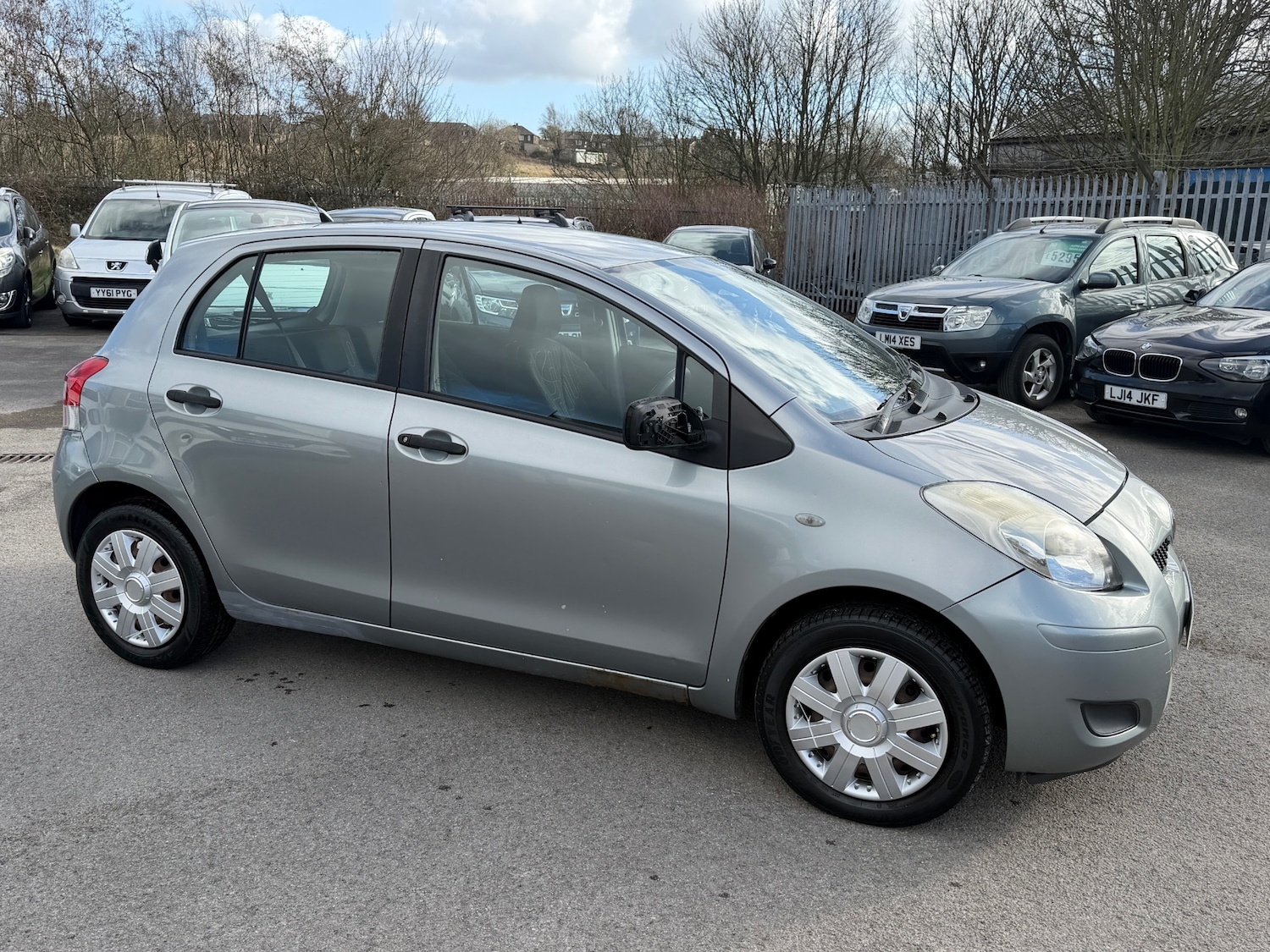 Used Toyota Yaris 2010 for sale - 77836745: Photo 2