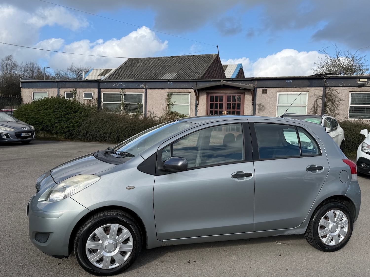 Used Toyota Yaris 2010 for sale - 77836745: Photo 3