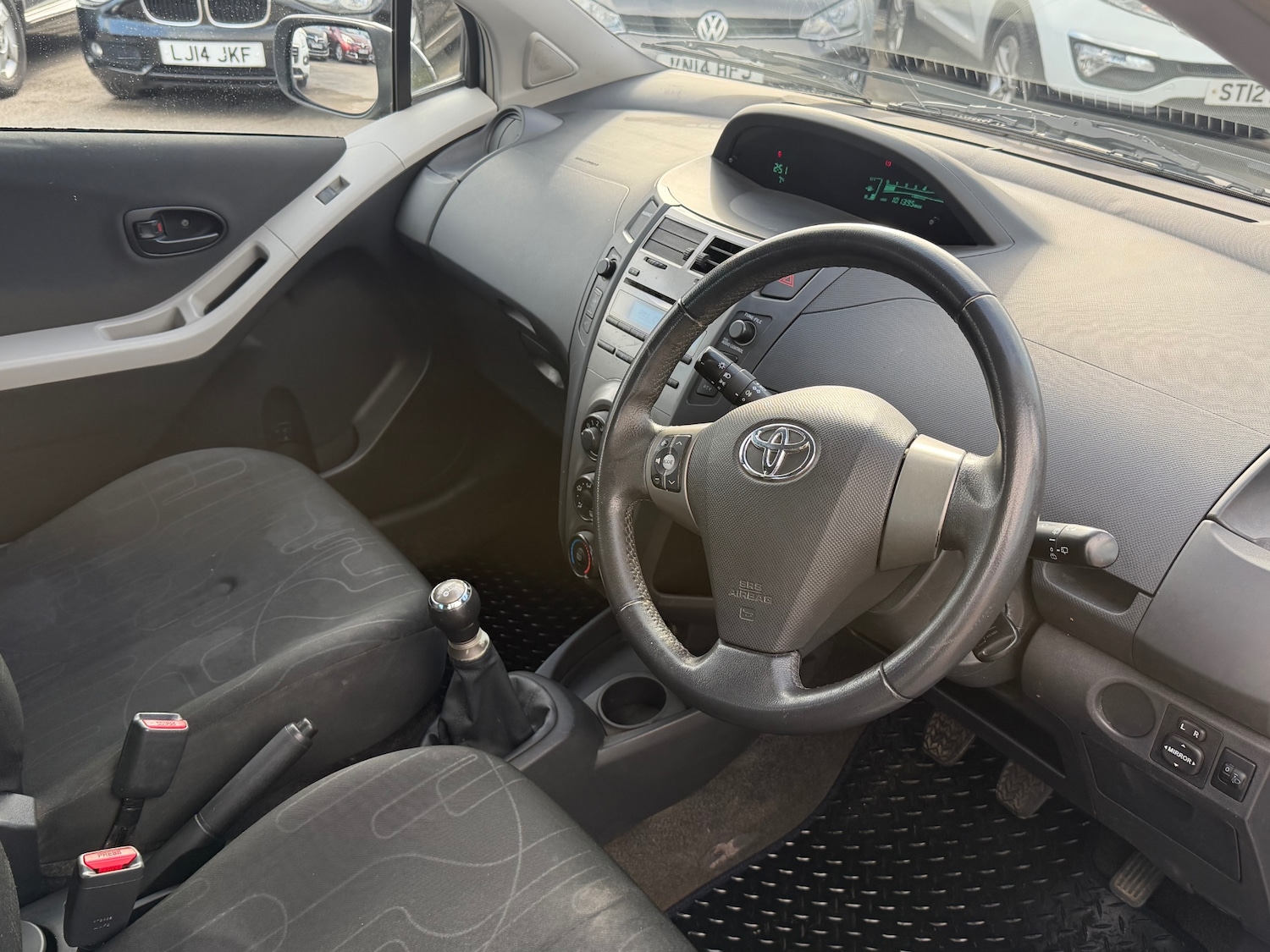 Used Toyota Yaris 2010 for sale - 77836745: Photo 5