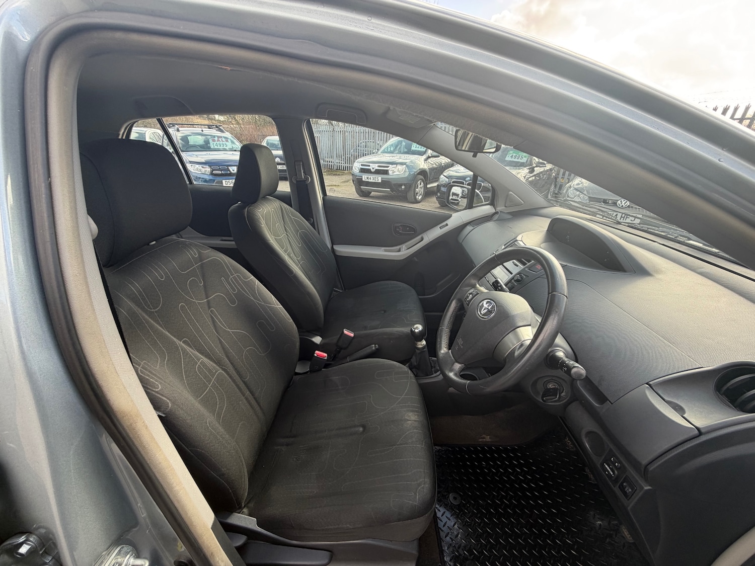 Used Toyota Yaris 2010 for sale - 77836745: Photo 9