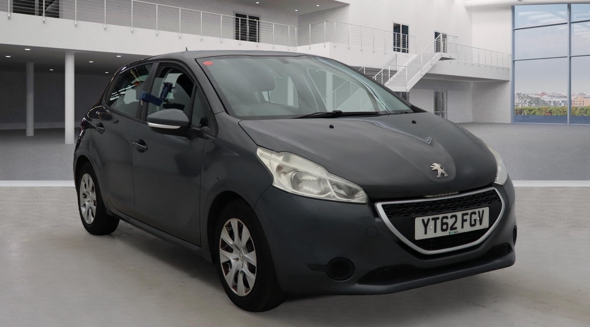 Used Peugeot 208 2012 for sale - 76613528: Photo 2