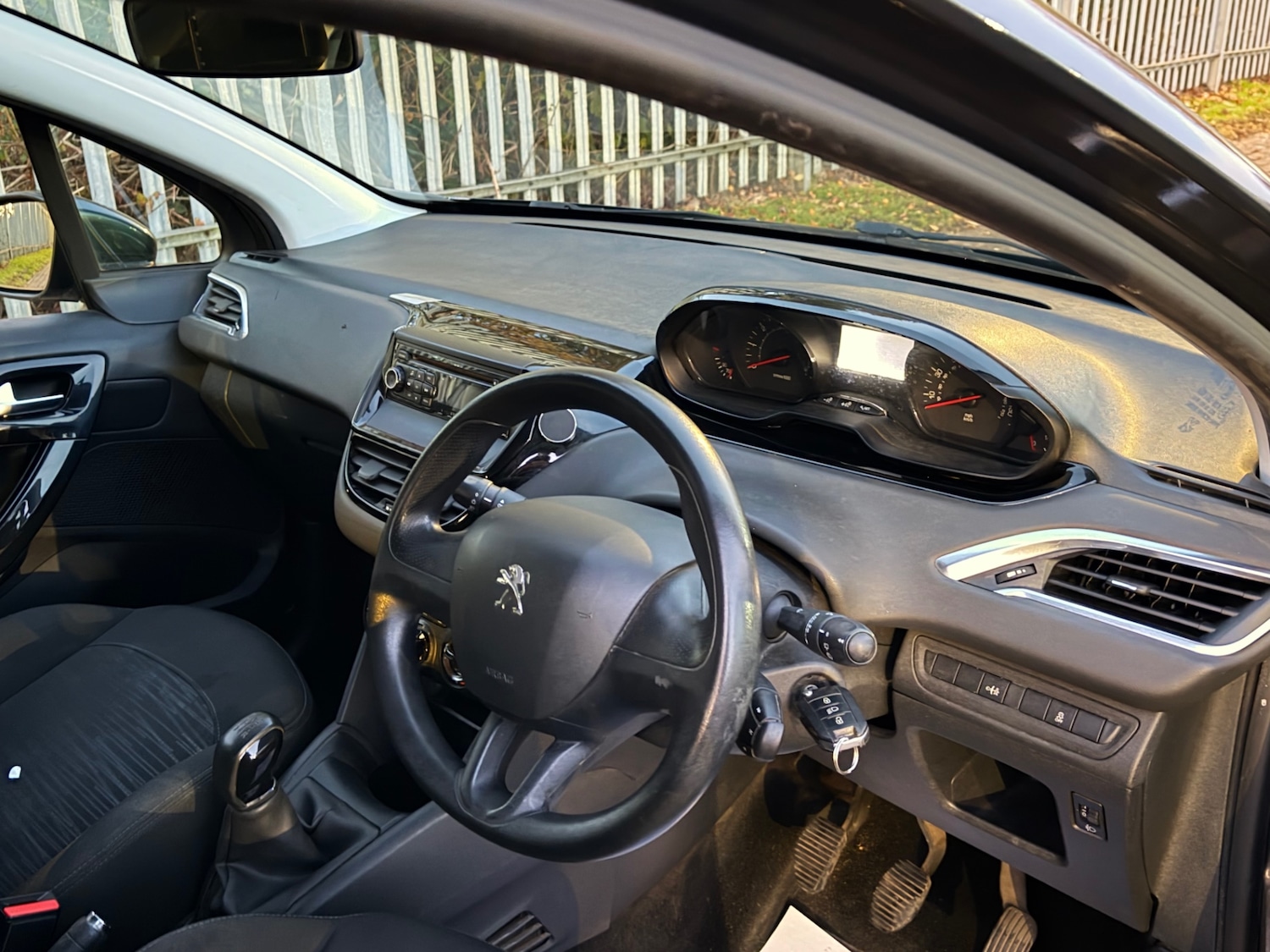 Used Peugeot 208 2012 for sale - 76613528: Photo 25